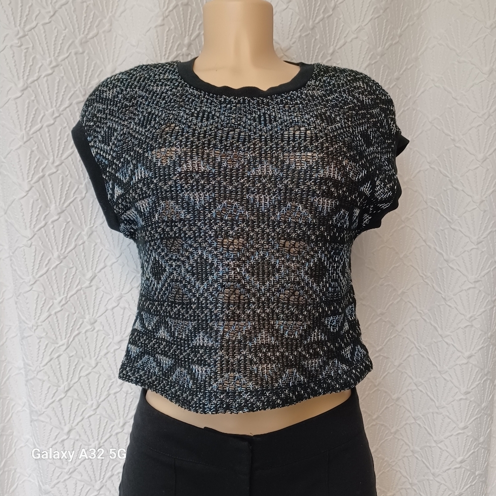 Zara Women Sz S Black and Gray Patterned Crop Top The label is missing, look at